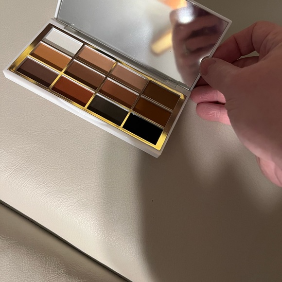 Lash Step | Matte About You Eyeshadow Palette - Picture 5 of 5